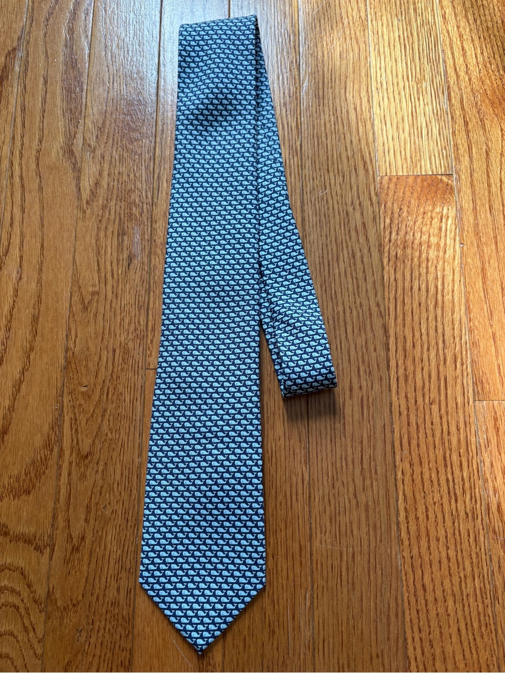 Vineyard Vines Men’s Silk Tie Navy Blue Whale Print